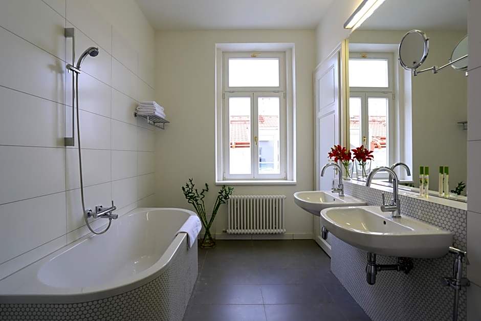 James Hotel & Apartments