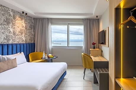 Premium Single Room - King Size Bed - Sea view