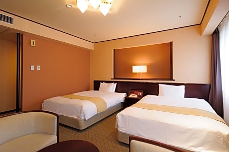 Premium Twin Room - Non-Smoking