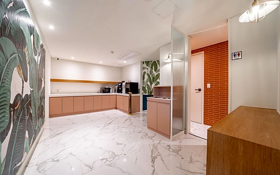 Busan Songjeong Brooks Hotel