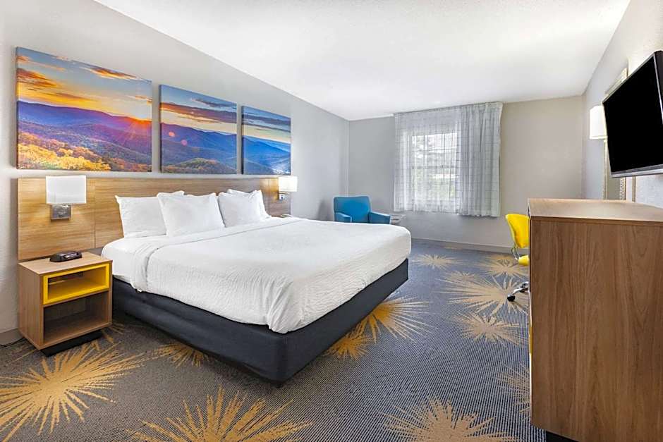 Days Inn by Wyndham Roanoke/Hollins Near I-81 