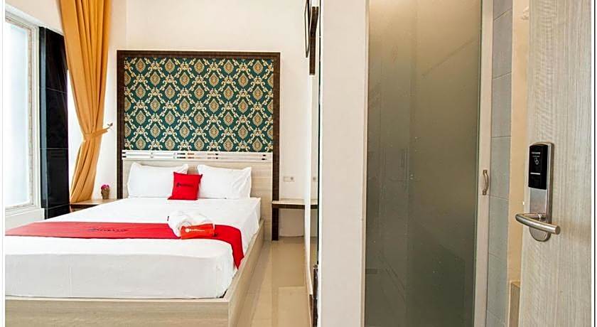RedDoorz Plus @ Centrium Katamso Medan
