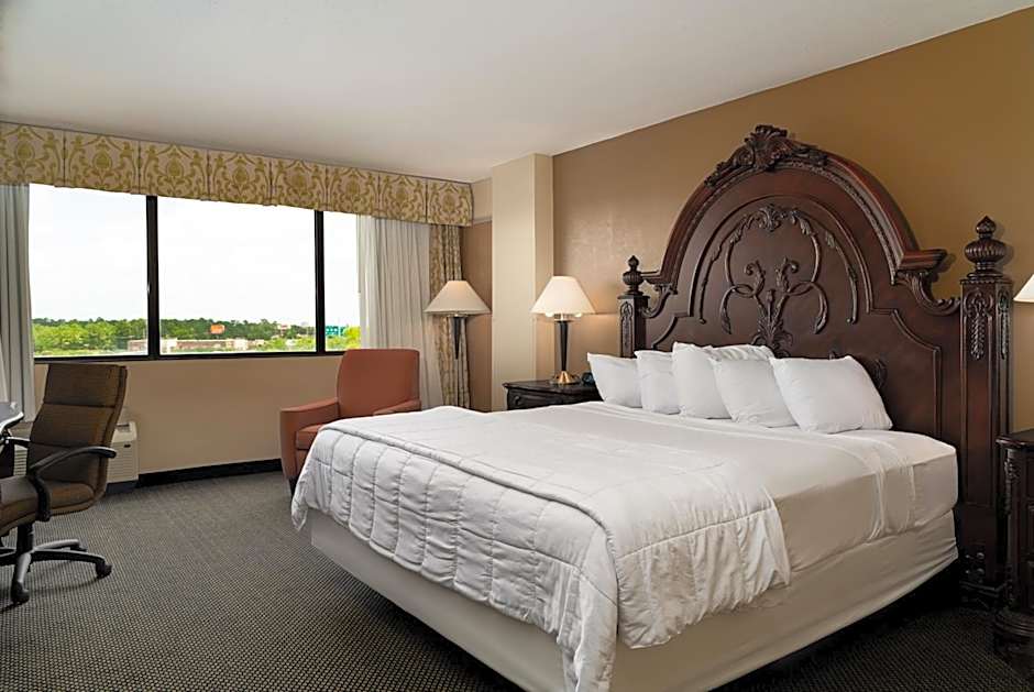 MCM Eleganté Hotel & Conference Center