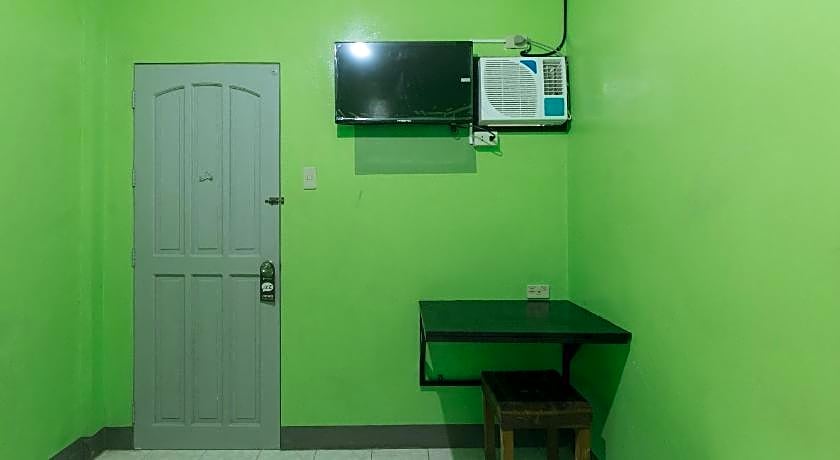 RedDoorz @ Joel's Apartelle