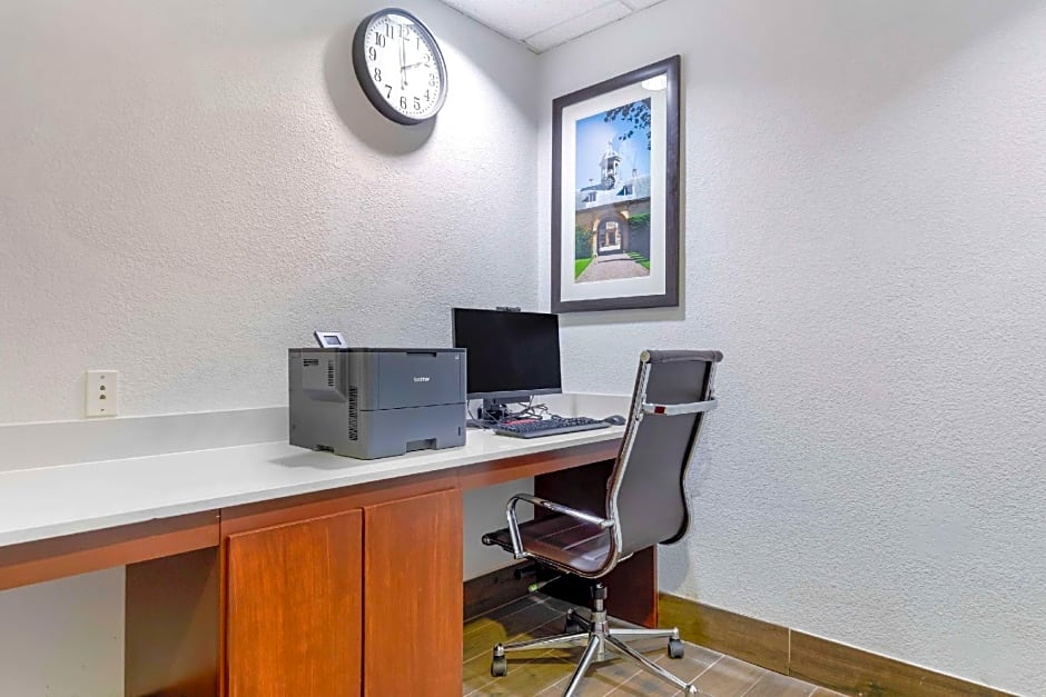 Comfort Suites