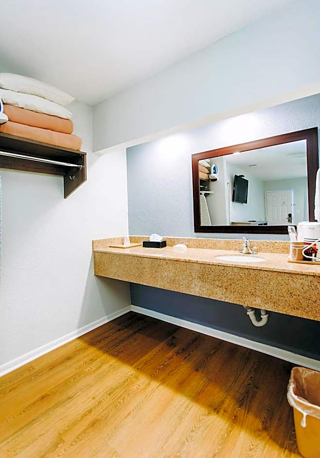 Scottish Inn & Suites - Kemah Boardwalk