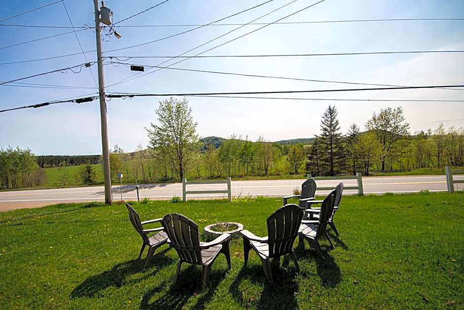 Accessible Trails with Private Hot tub and Firepit