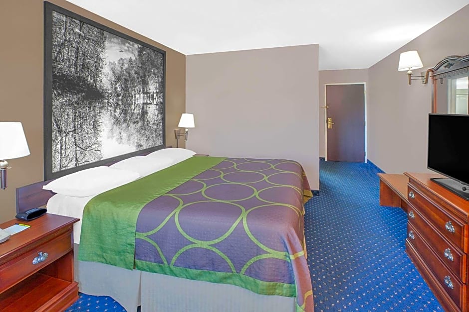 Super 8 by Wyndham Lowell/Bentonville/Rogers Area