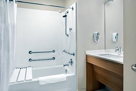 Two Queen Beds - Disability Access/Non-Smoking