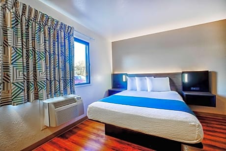 Standard Queen Room