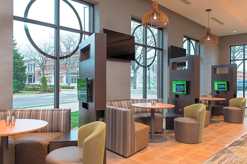 Courtyard by Marriott Holland Downtown