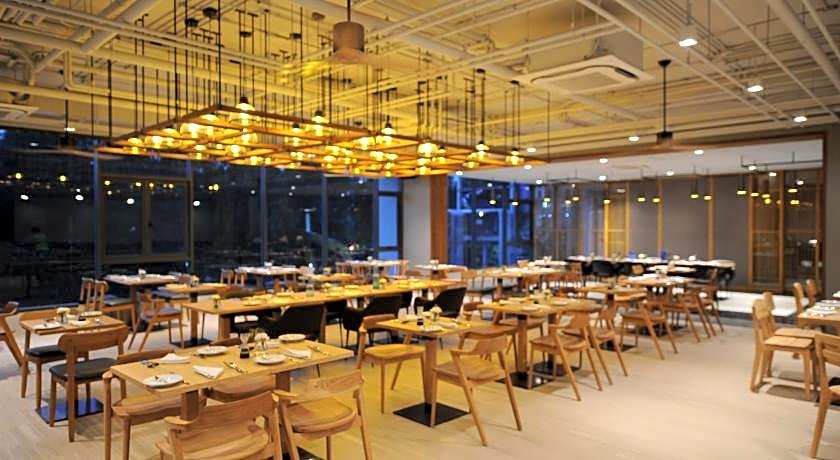 Oakwood Hotel & Residence Sri Racha