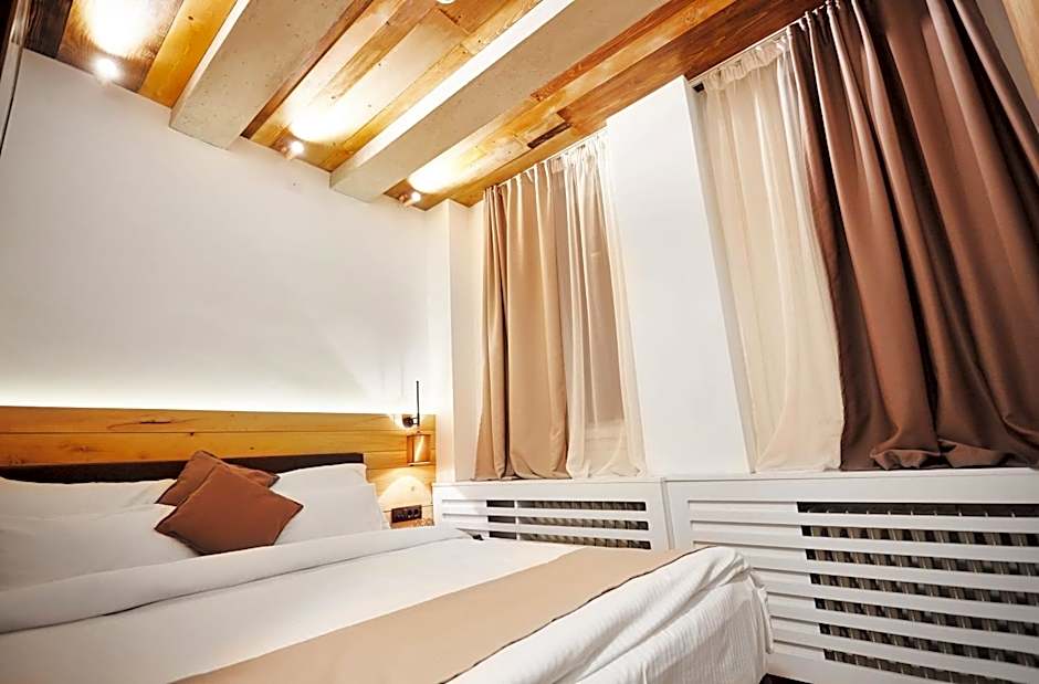 One Luxury Suites