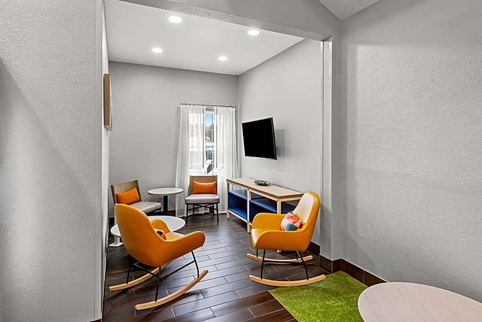 Spark by Hilton Oxford