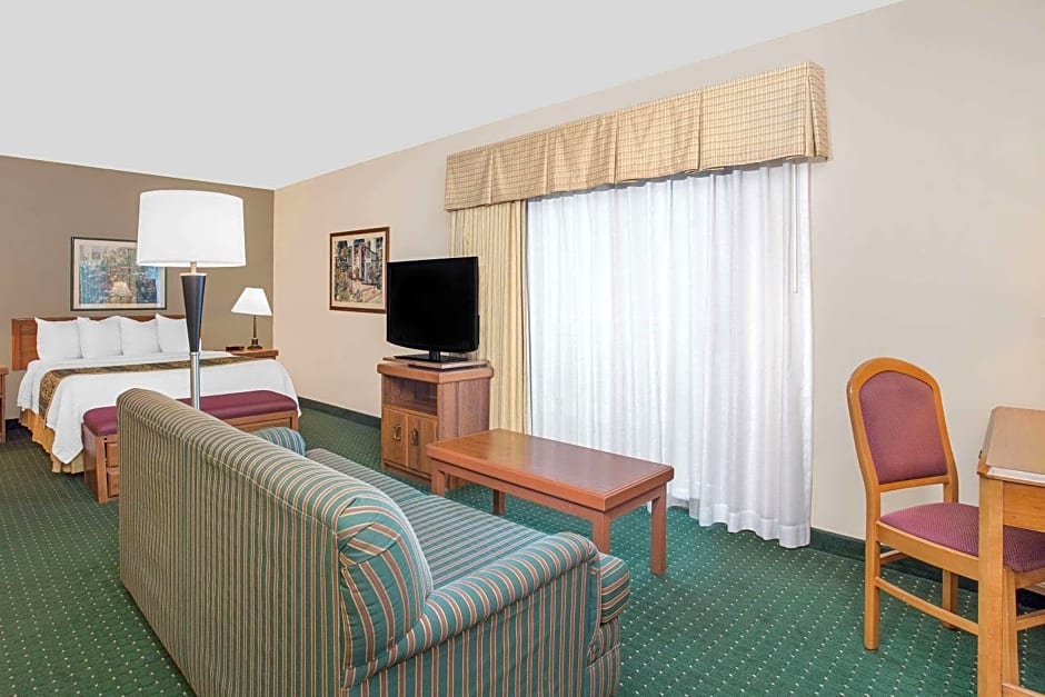 Hawthorn Suites Green Bay