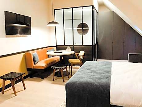 Deluxe Studio