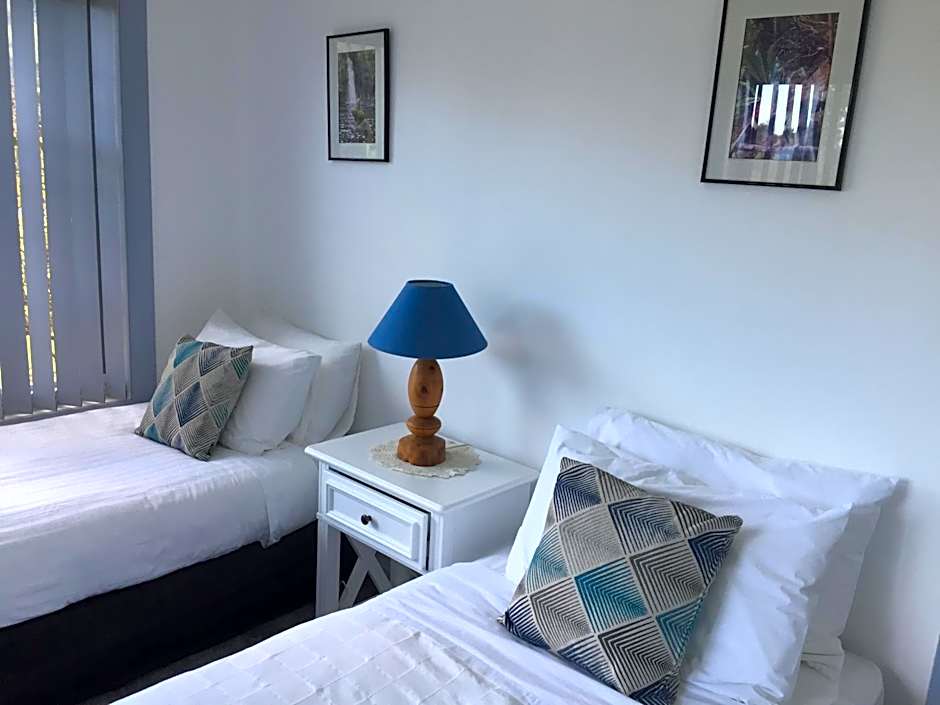 Regatta Point Tavern & Holiday Villas