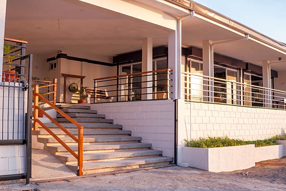 Veranda Suites and Restaurant