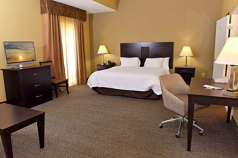 Hampton Inn By Hilton & Suites Alexandria