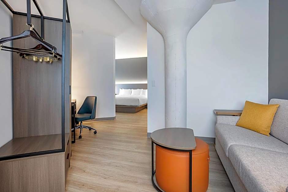 Comfort Inn & Suites Newark Liberty International Airport