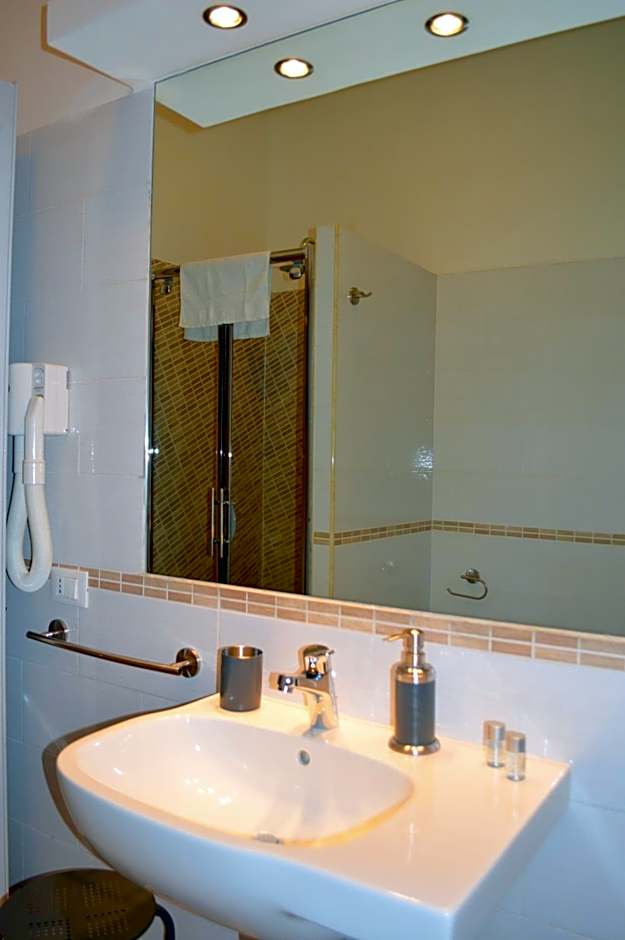 Check-Inn Rooms