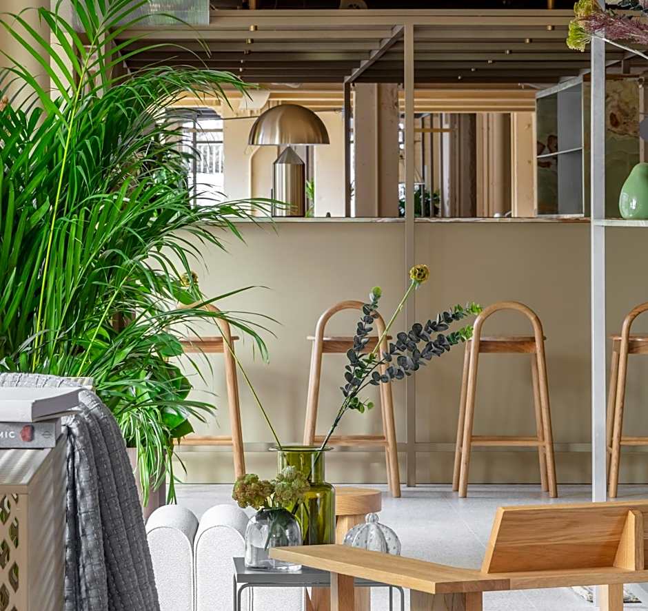 Locke at Broken Wharf