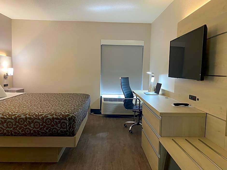 Days Inn & Suites by Wyndham Peachtree Corners Norcross