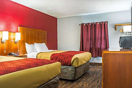 2 Queen Beds, Smoking