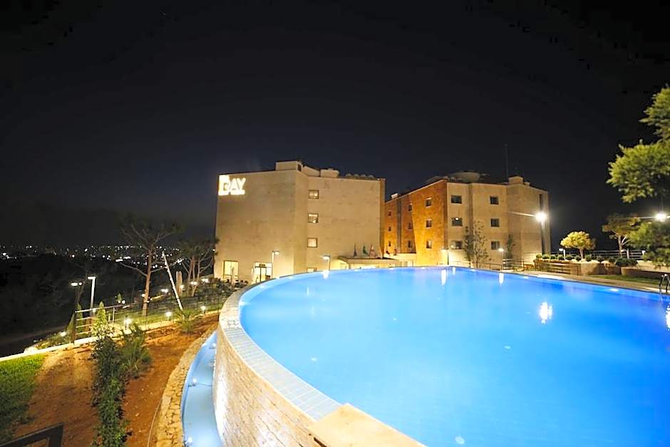 The Ray Hotel and Studios