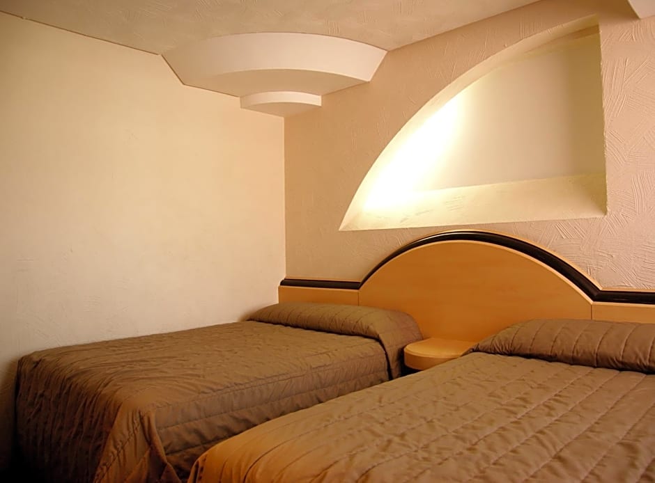 Porto Novo Hotel & Suites