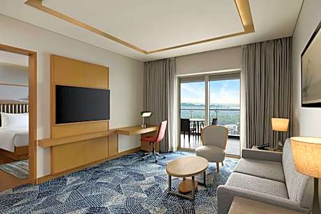 Larger Suite with Balcony, 1 Bedroom Family Suite, 1 King, Sofa bed, Tub, Balcony