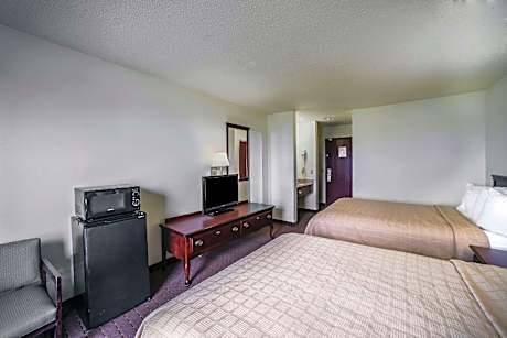 2 Queen Beds, Smoking