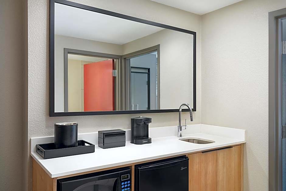 Embassy Suites by Hilton Hampton Convention Center