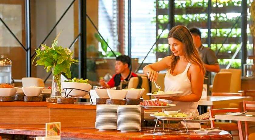 CRYSTAL JADE  RAYONG HOTEL