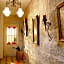 La Porte Rouge - The Red Door Inn