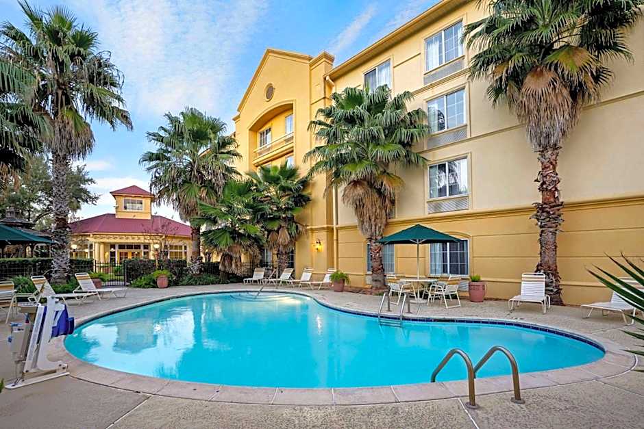 La Quinta Inn & Suites by Wyndham Houston West Park 10