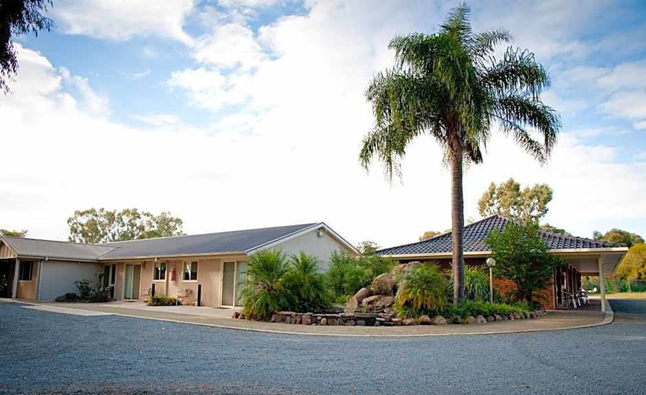 Sportsmans Motor Inn