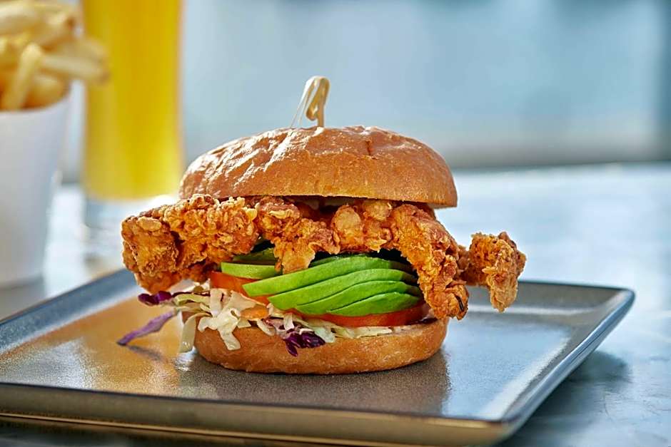 DoubleTree by Hilton Hotel Berkeley Marina