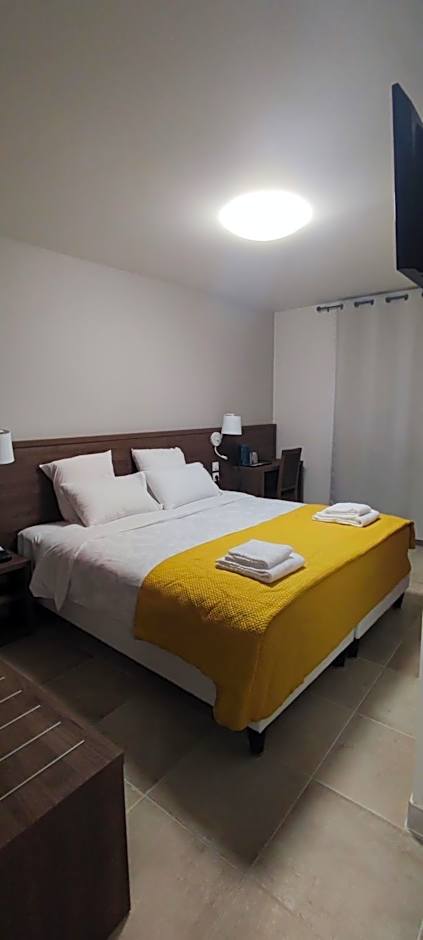 SQUARE HOTEL