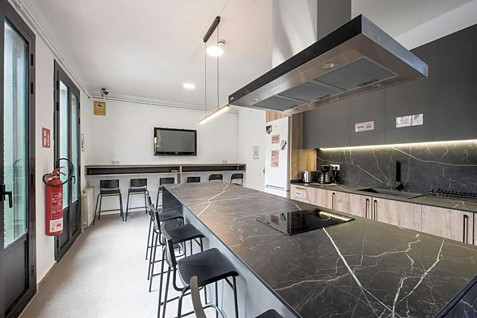 No Limit Hostel Graffiti