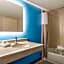 La Quinta Inn & Suites by Wyndham Madison American Center