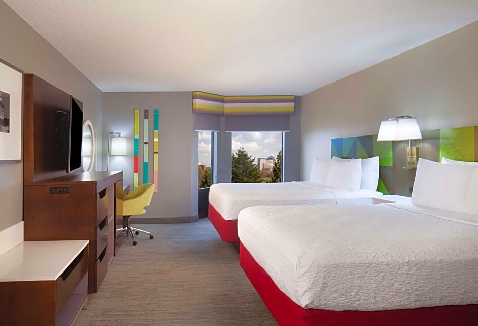 Hampton Inn By Hilton And Suites Atlanta Airport