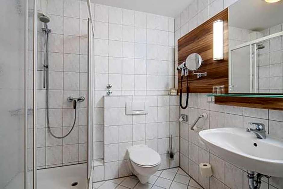 Balland's Hotel & Restaurant