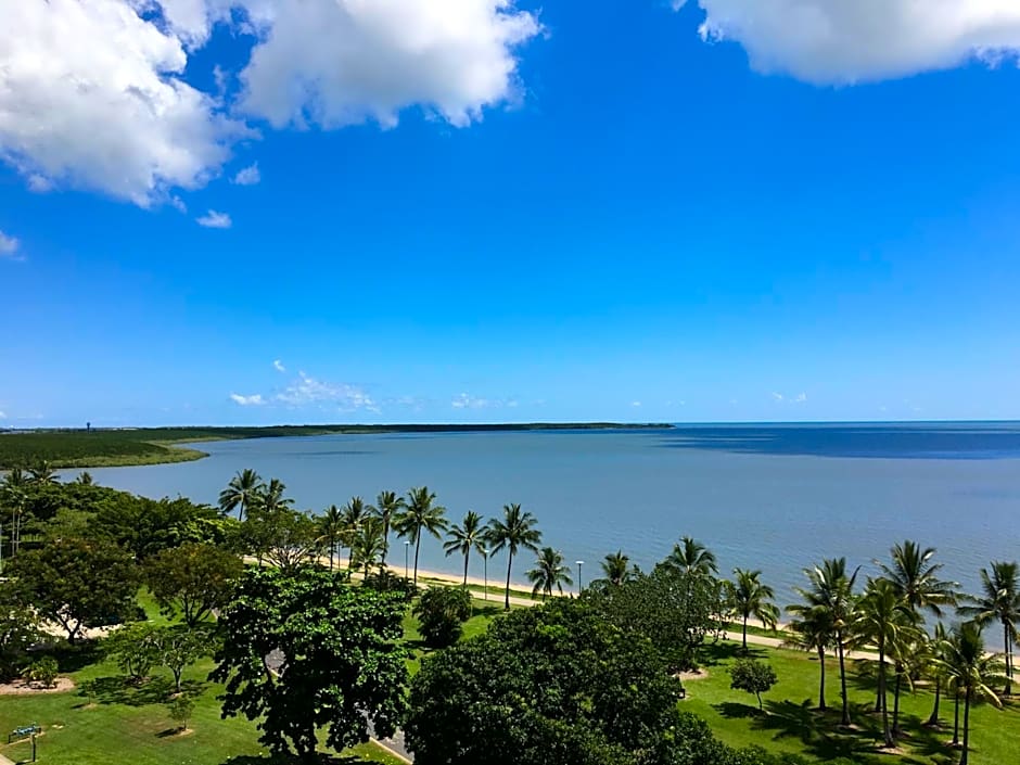 Cairns Harbourside Hotel
