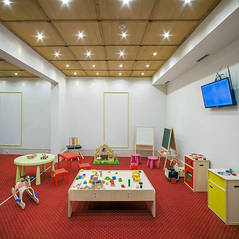 Country Club Hotel & Suites