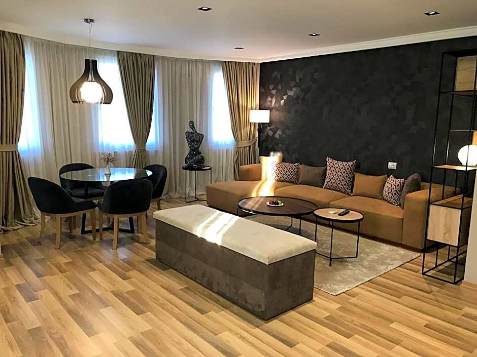 Hotel Deluxe