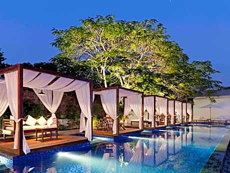 SinQ Party Hotel - No Male Stags Allowed