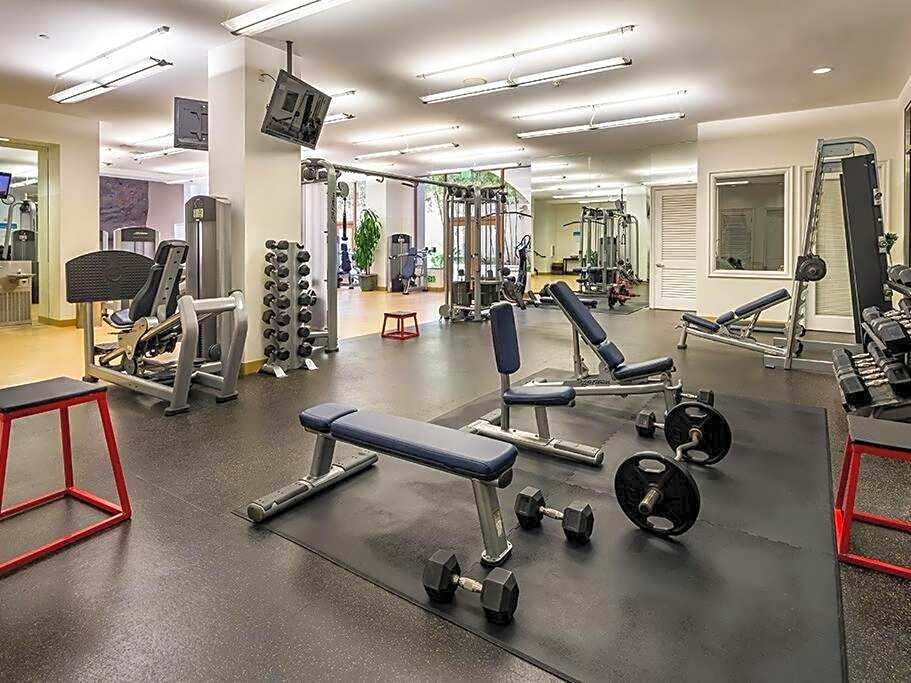 Cozy 2 Bedroom 2 Bathroom Condo with Pool, Gym, Spa