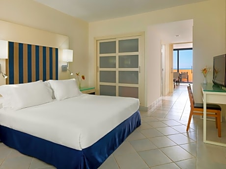 Junior Suite with Sea View (3 Adults)