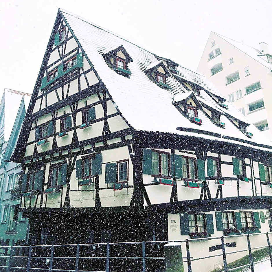 Schiefes Haus